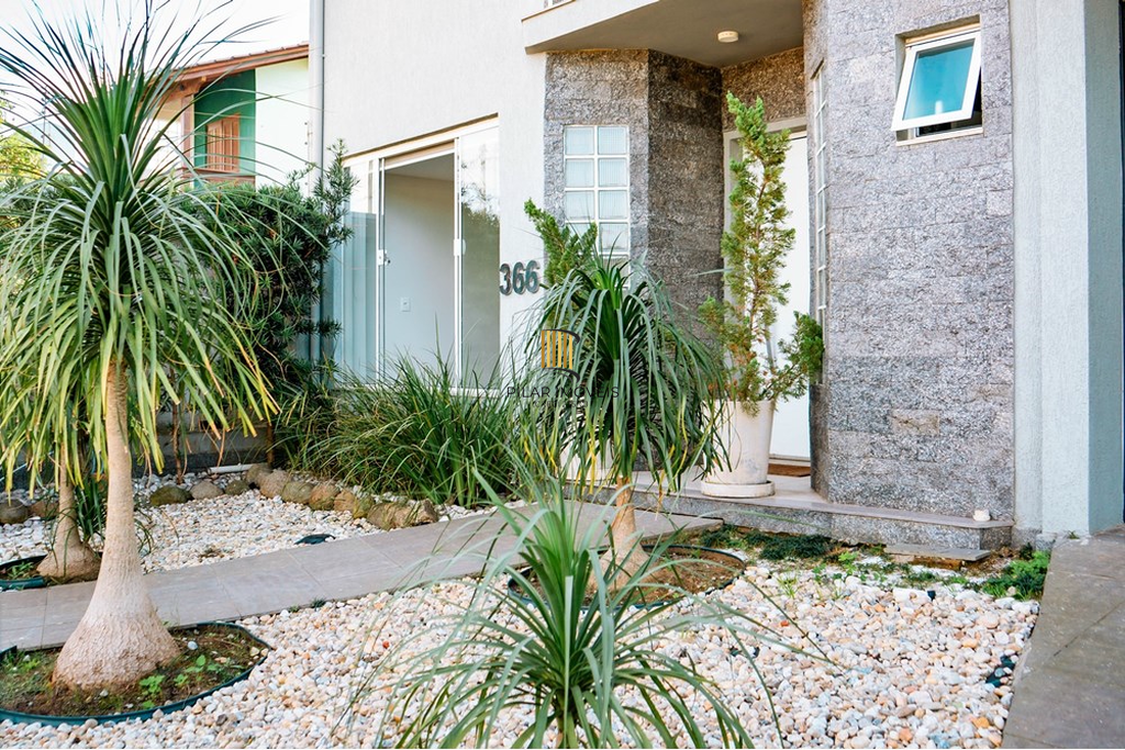 Casa 4 dormitórios no bairro Cecília