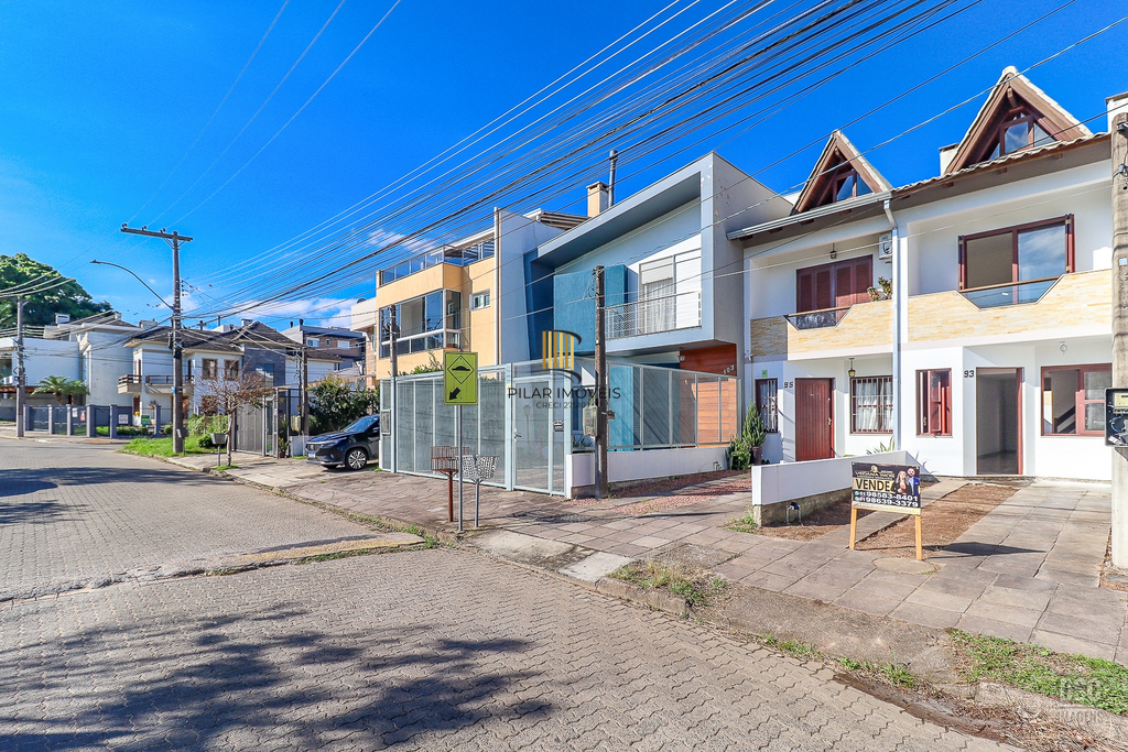 Casa 3 dormitórios no bairro Hípica