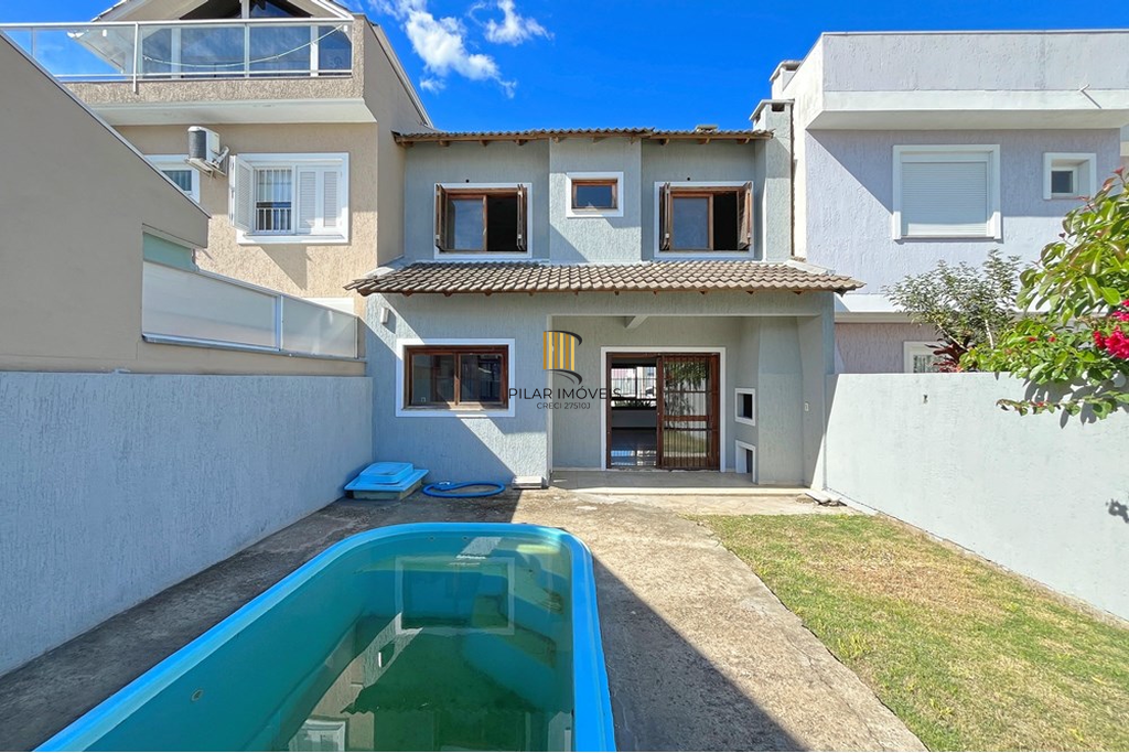 Casa 3 dormitórios no bairro Hípica