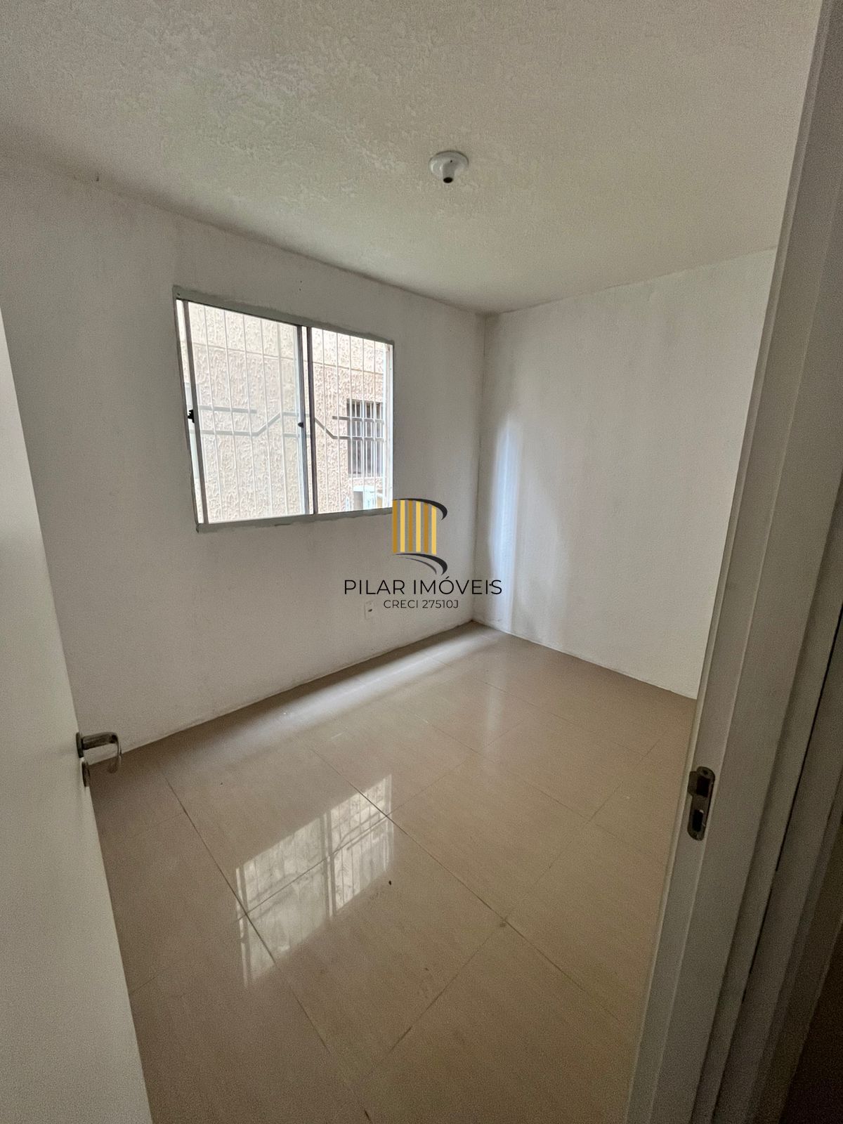 Apto 2 Dormitórios, Térreo, Sala, Cozinha, Banheiro, 01 vaga garagem-rotativa