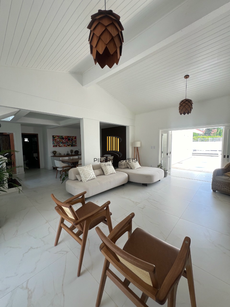 Casa 5 dormitórios no bairro Praia de Atlântida