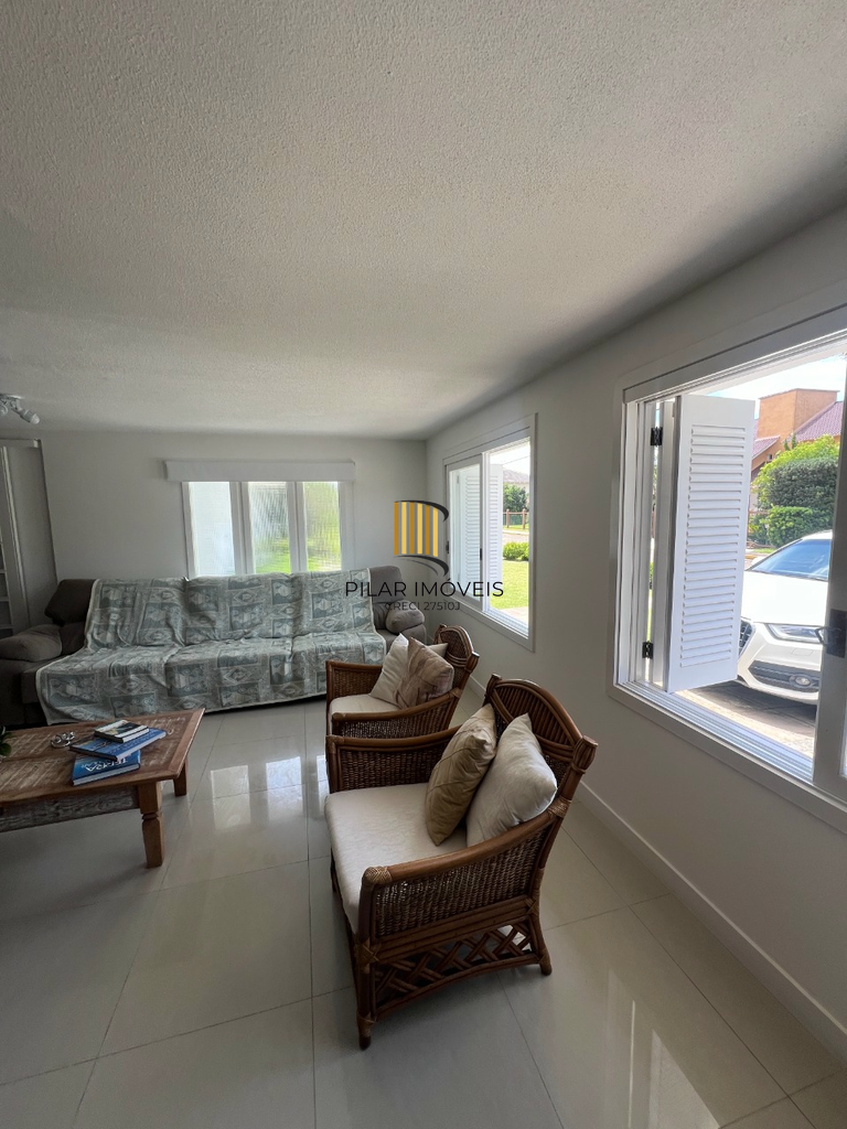 Casa 5 dormitórios no bairro Praia de Atlântida
