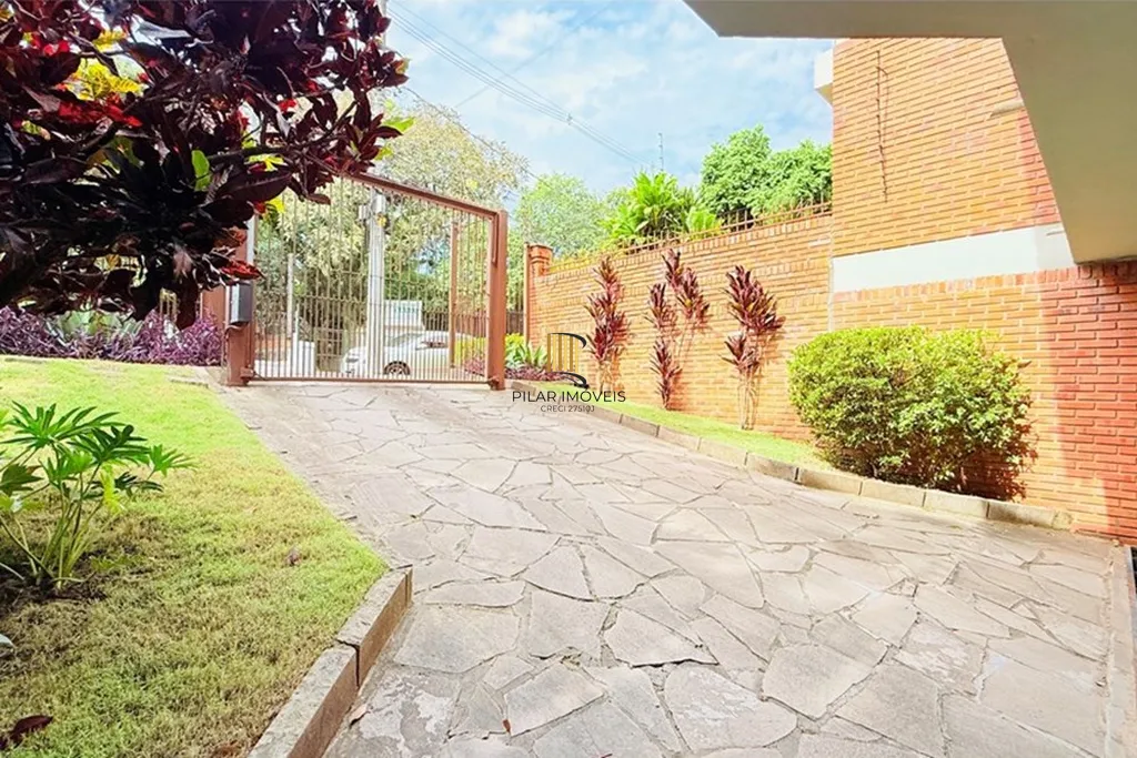 Casa 4 dormitórios no bairro Teresópolis