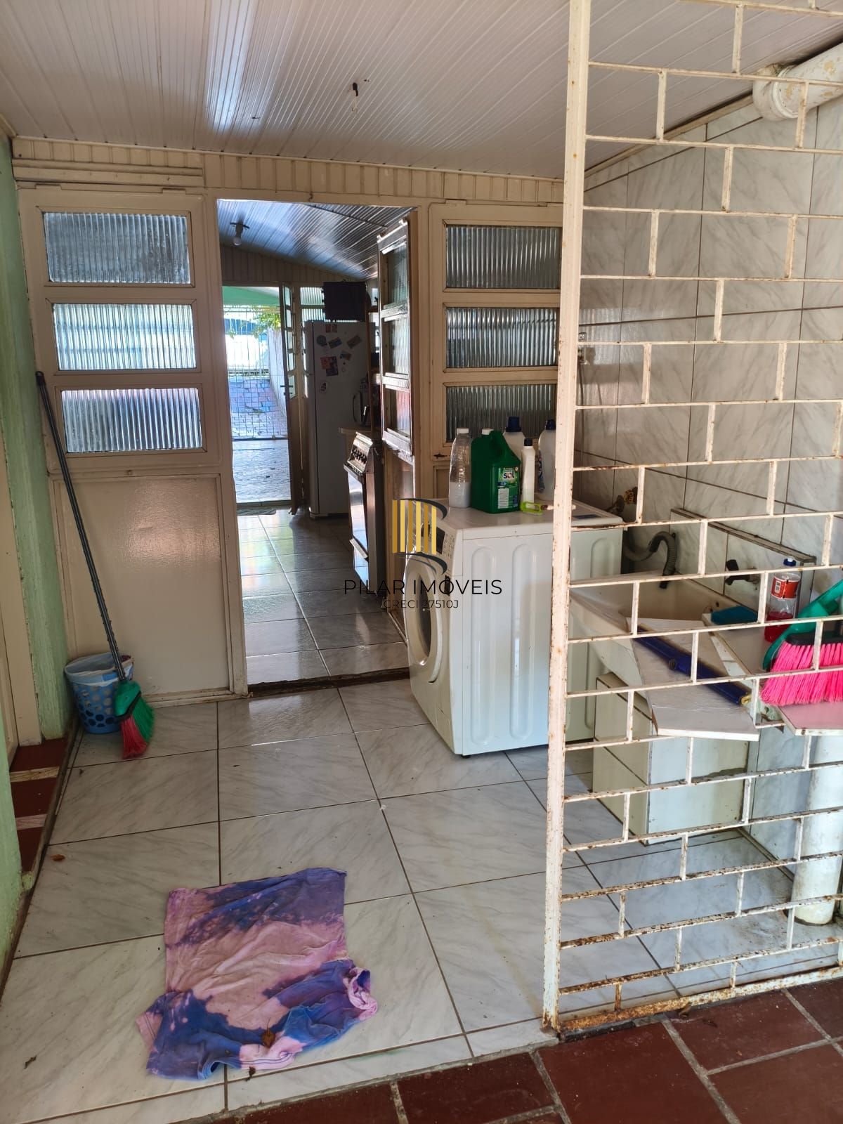 Casa com 80 m2 de área construída, 03 dorm, sala estar/jantar, cozinha, pátio