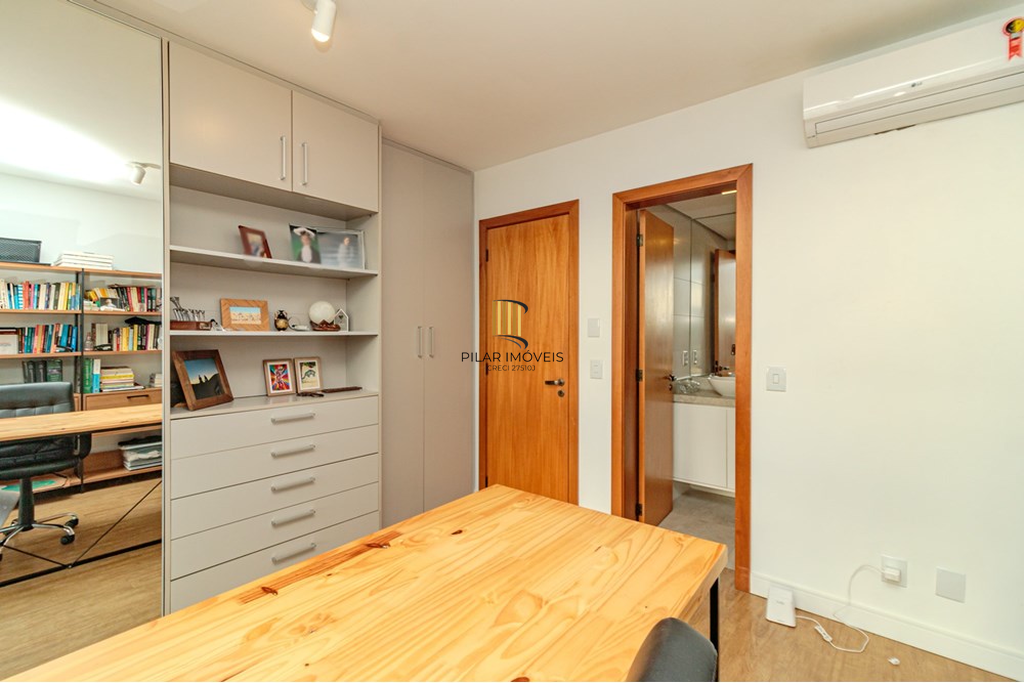 Casa 4 dormitórios no bairro Chácara das Pedras