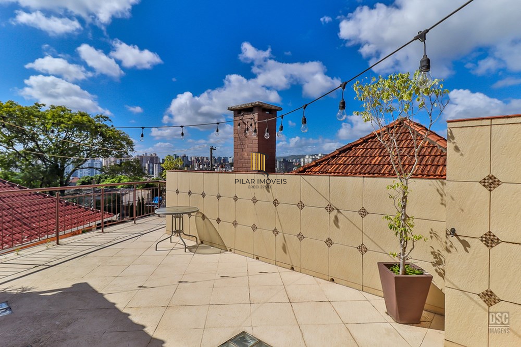 Casa 3 dormitórios no bairro Passo da Areia