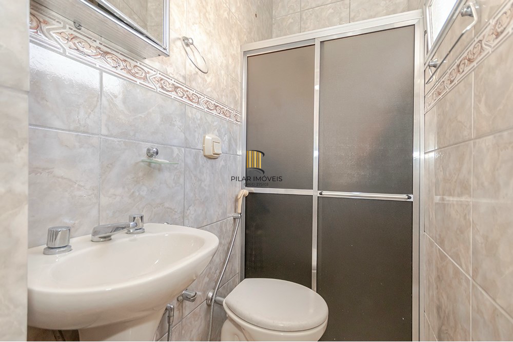 Casa 5 dormitórios no bairro Glória