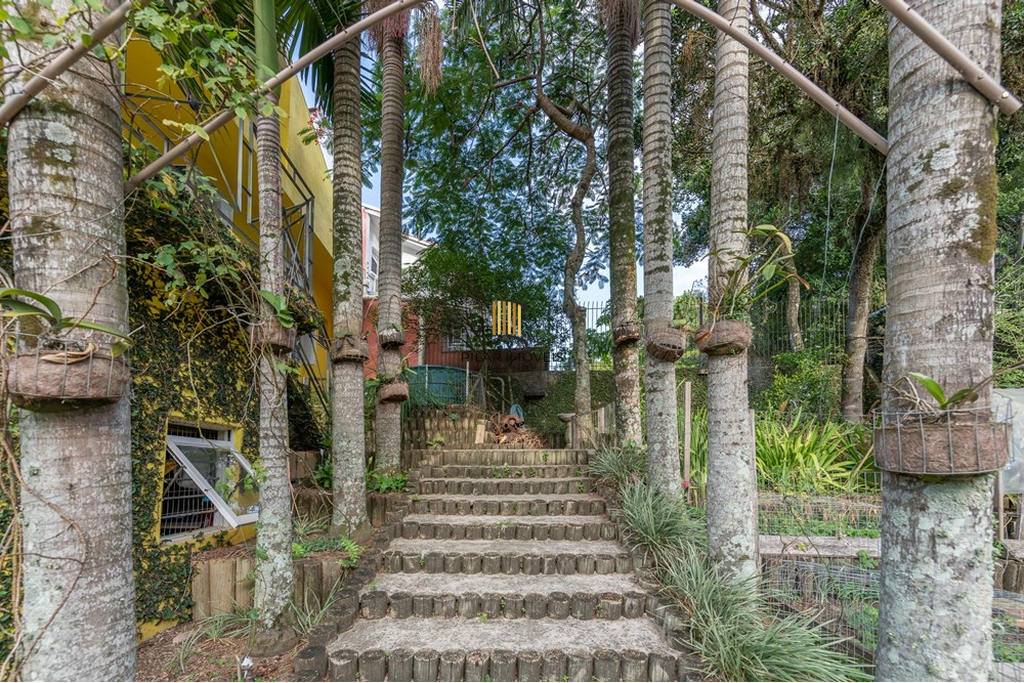 Casa 4 dormitórios no bairro Ipanema