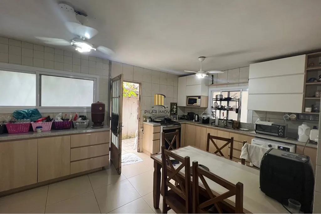 Casa 5 dormitórios no bairro Partenon