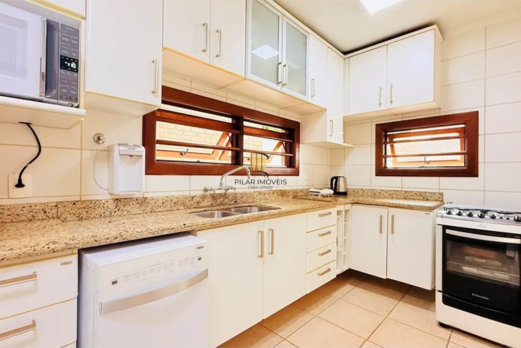 Casa 4 dormitórios no bairro Teresópolis