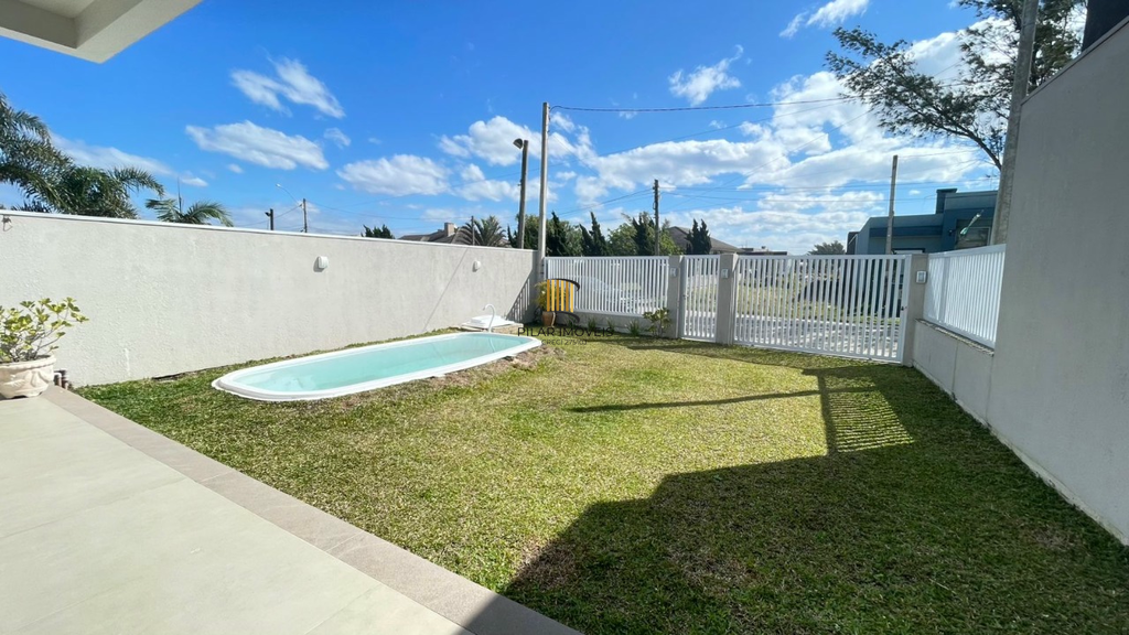 Casa 3 dormitórios no bairro Noiva do Mar