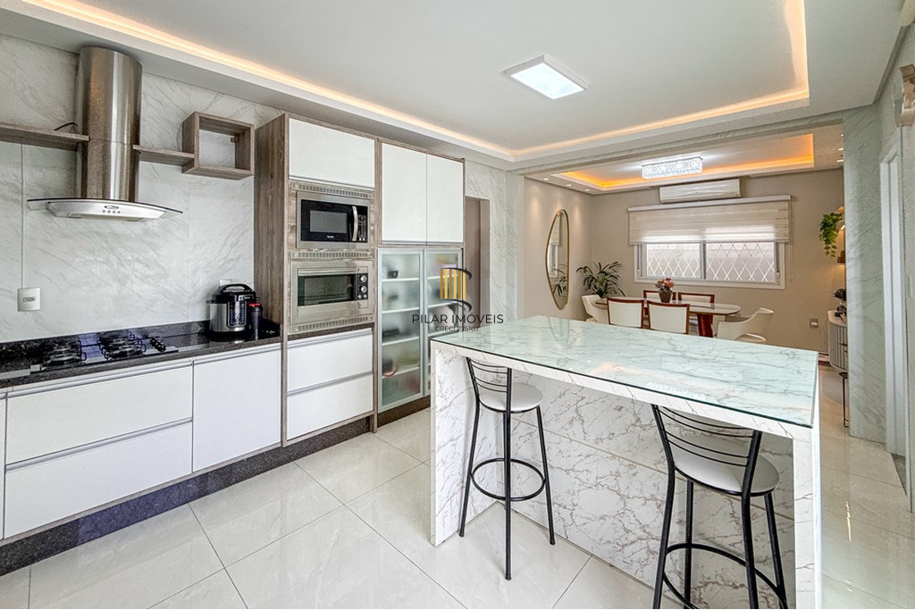 Casa 3 dormitórios no bairro Igara