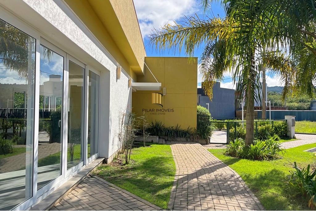 Casa 3 dormitórios no bairro Hípica