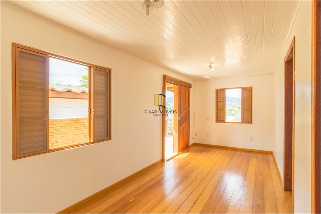 Casa 5 dormitórios no bairro Partenon