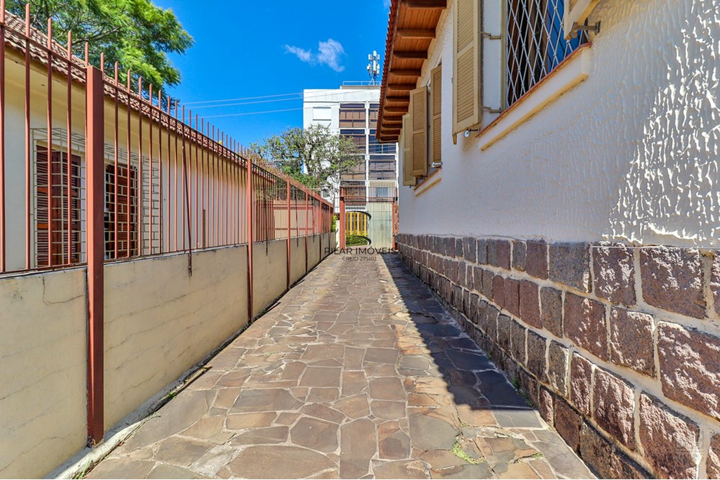 Casa 6 dormitórios no bairro Teresópolis