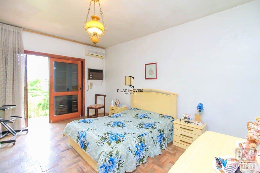 Casa 3 dormitórios no bairro Glória