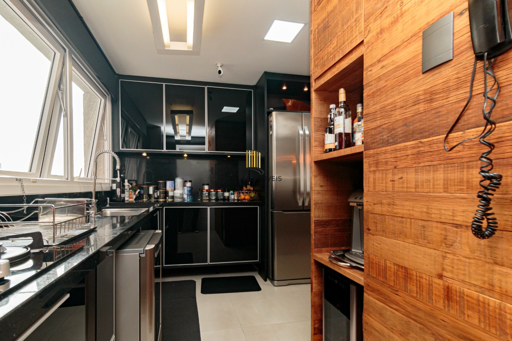 Apartamento 4 dormitórios no bairro Menino Deus
