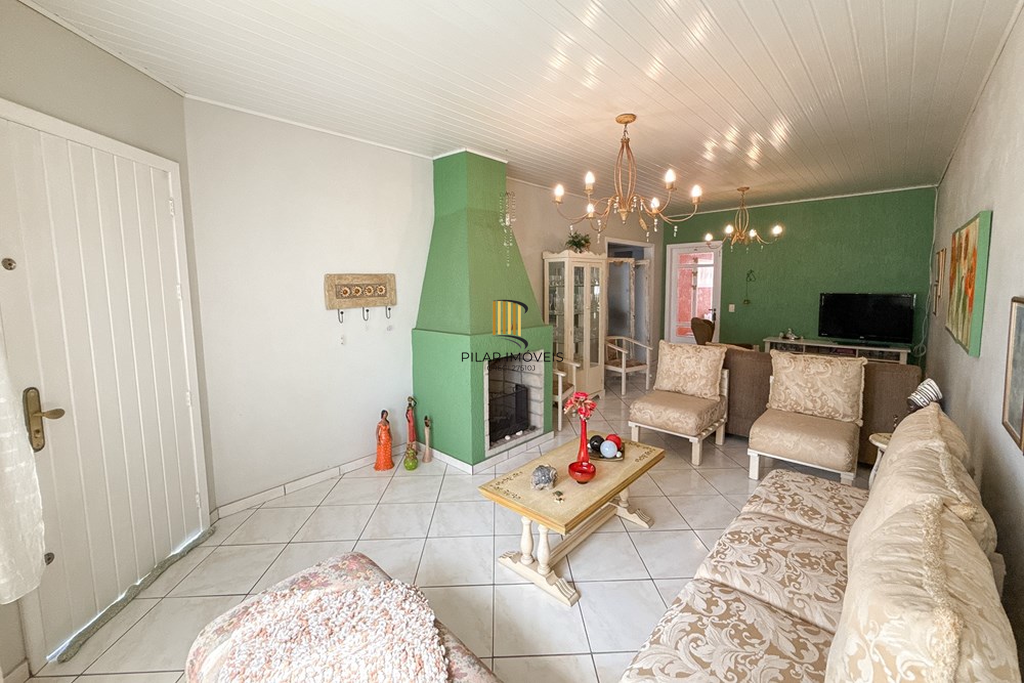 Casa 3 dormitórios no bairro Igara