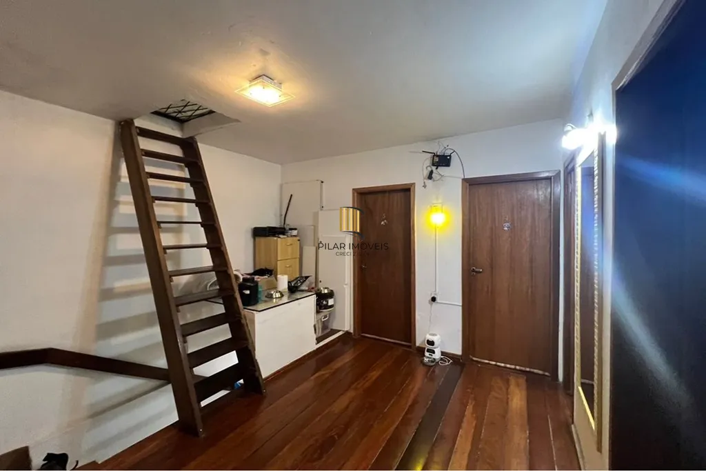 Casa 5 dormitórios no bairro Partenon