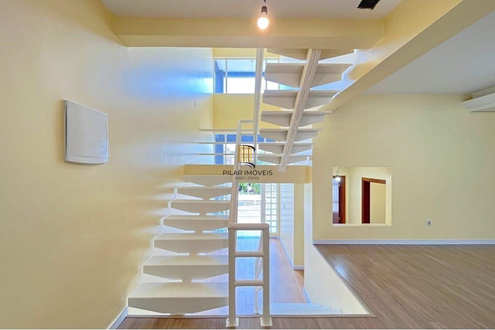 Casa 3 dormitórios no bairro Hípica
