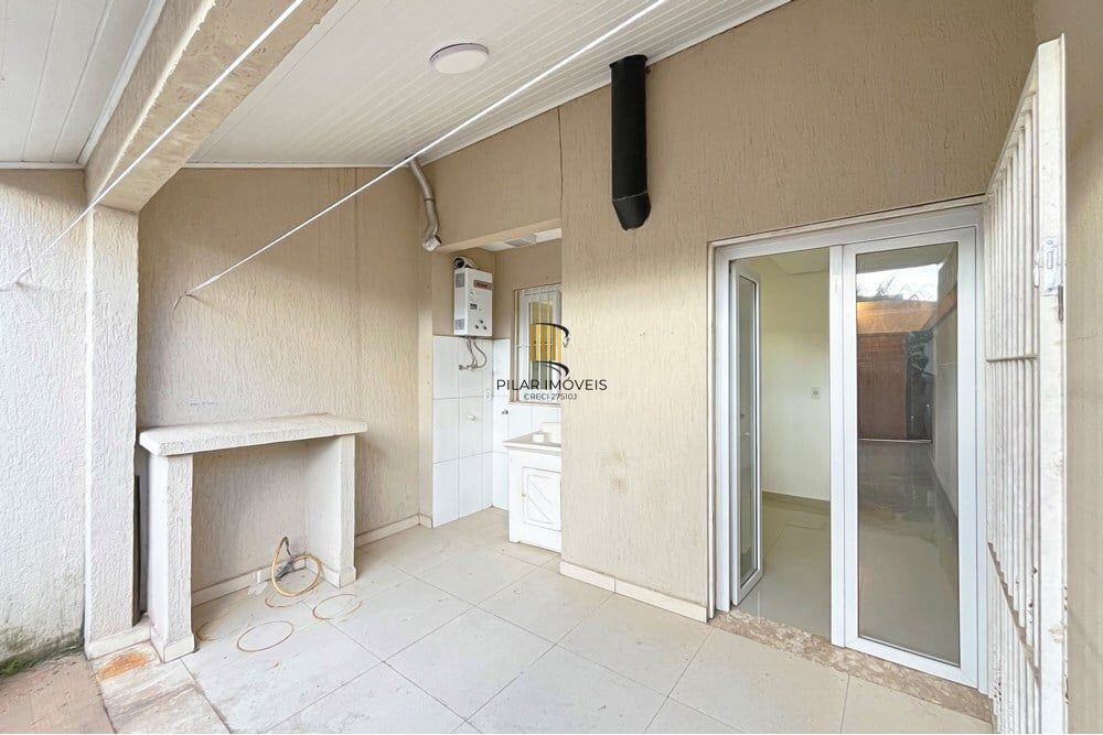 Casa 2 dormitórios no bairro Guarujá