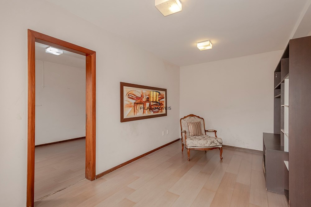 Casa 6 dormitórios no bairro Vila Jardim