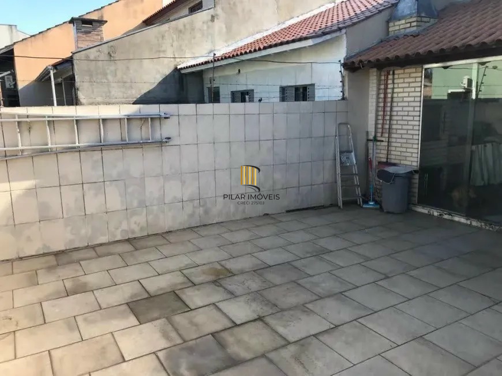 Casa 3 dormitórios no bairro Hípica