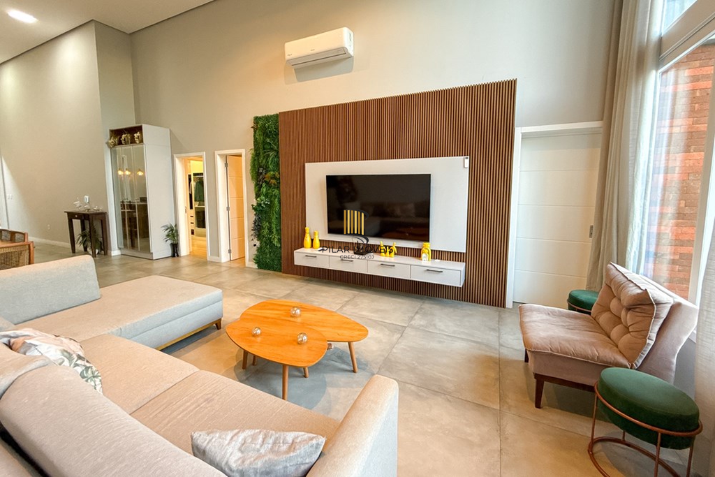 Casa 3 dormitórios no bairro Igara