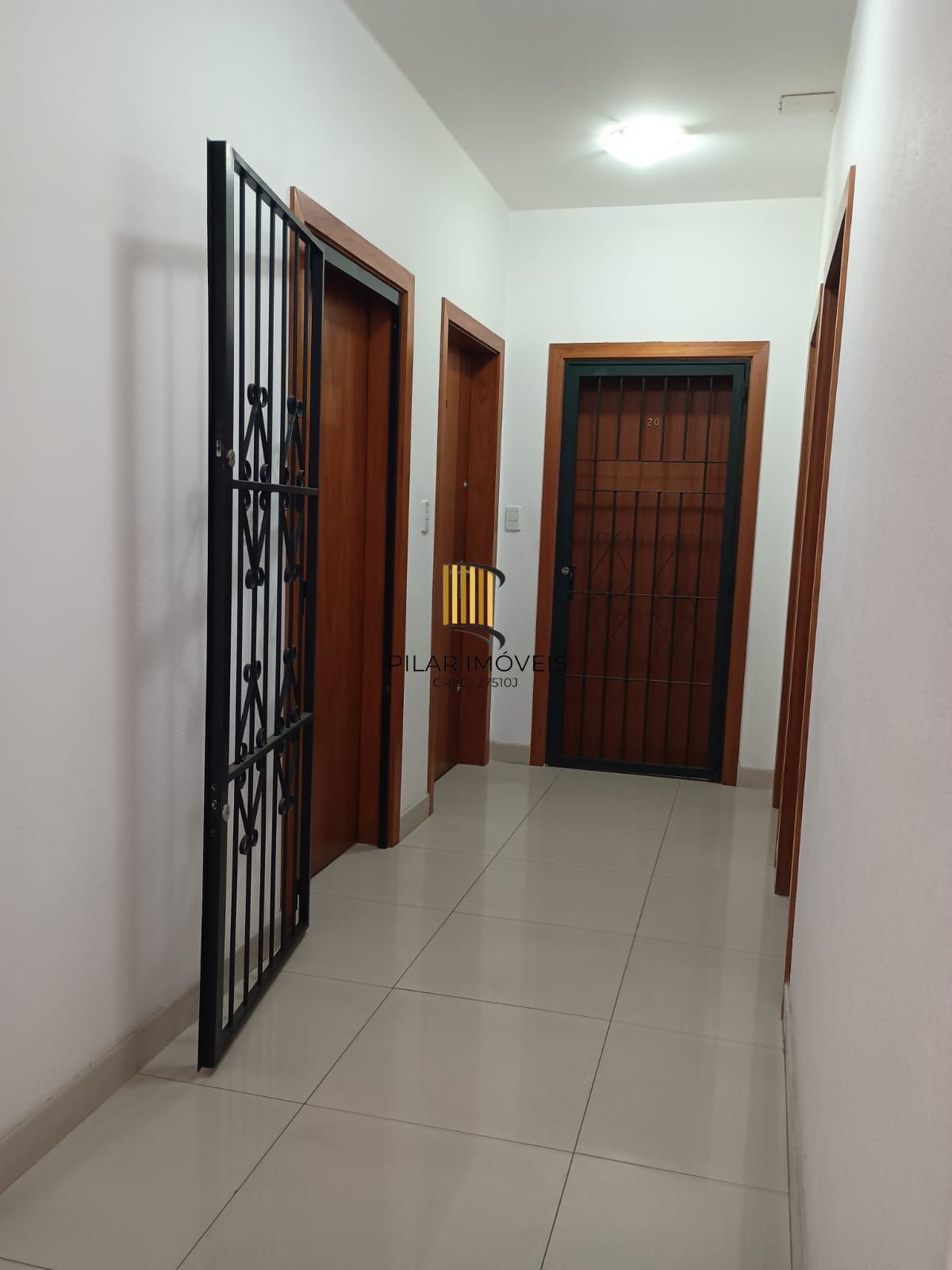 Sala comercial com 33,13 m2, multiuso, ampla, ventilada e ensolarada.