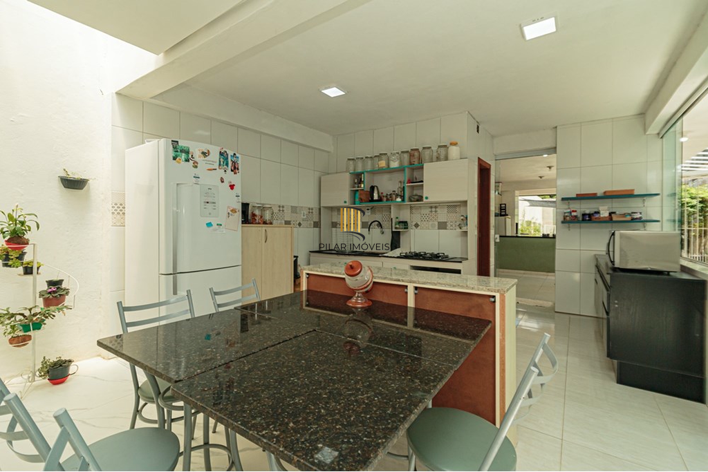 Casa 3 dormitórios no bairro Menino Deus
