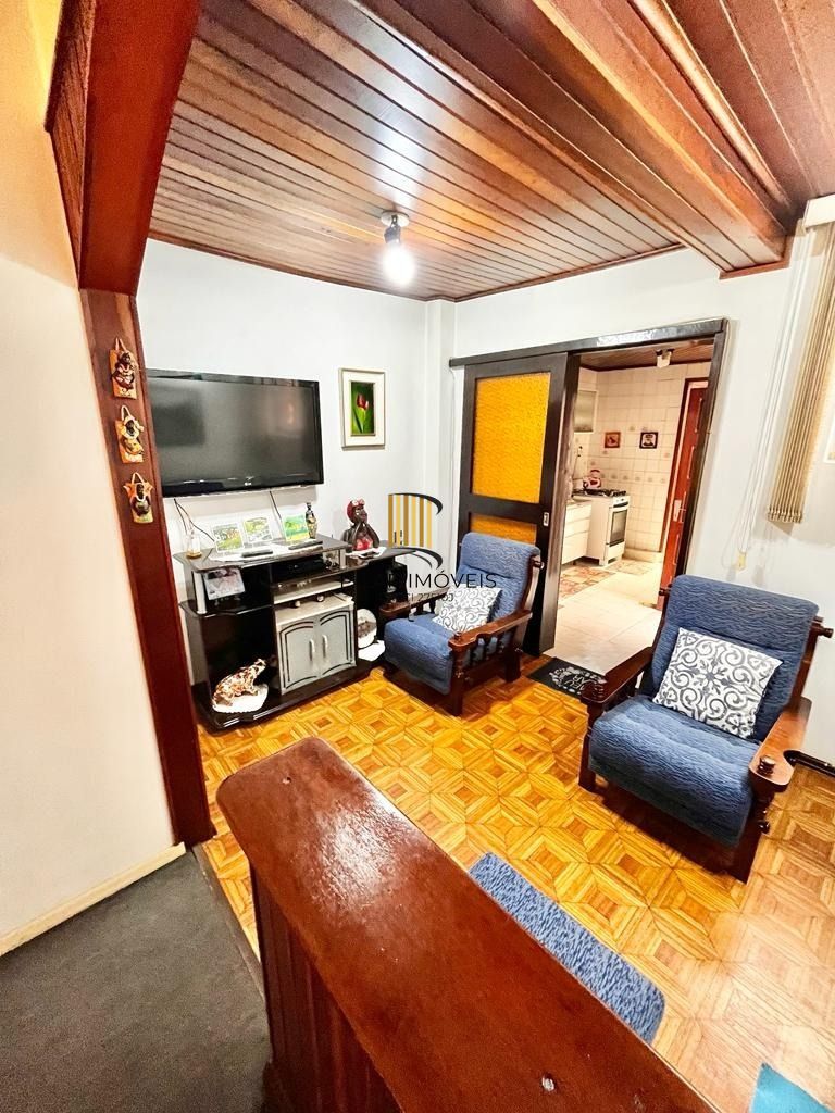 Vende-se apto térreo, com 03 dormitórios, sala com 02 ambientes