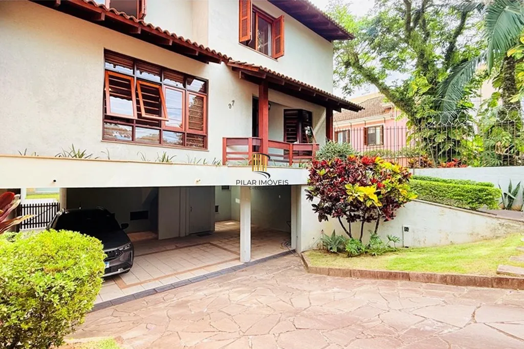 Casa 4 dormitórios no bairro Teresópolis