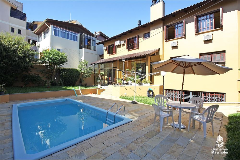 Casa 5 dormitórios no bairro Glória