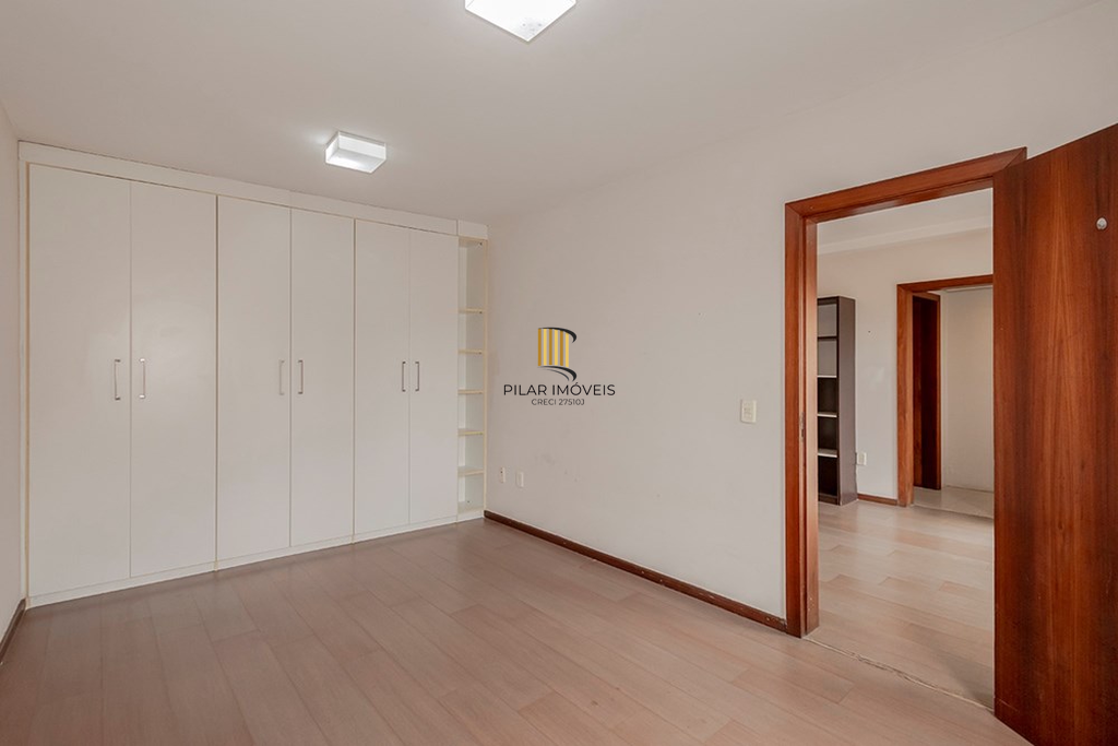 Casa 6 dormitórios no bairro Vila Jardim