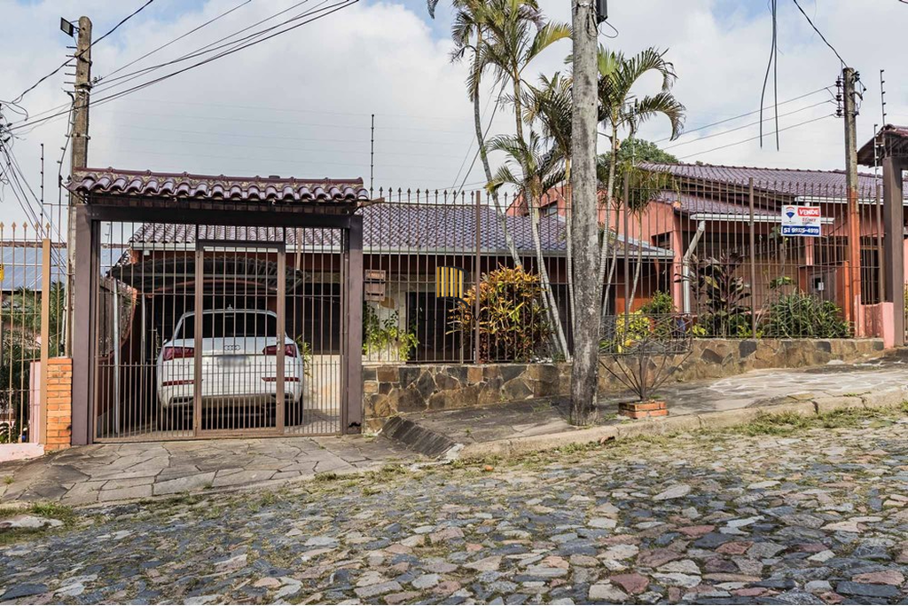 Casa 3 dormitórios no bairro Rubem Berta