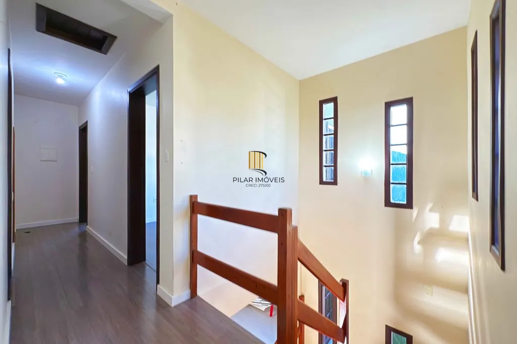 Casa 4 dormitórios no bairro Guarujá