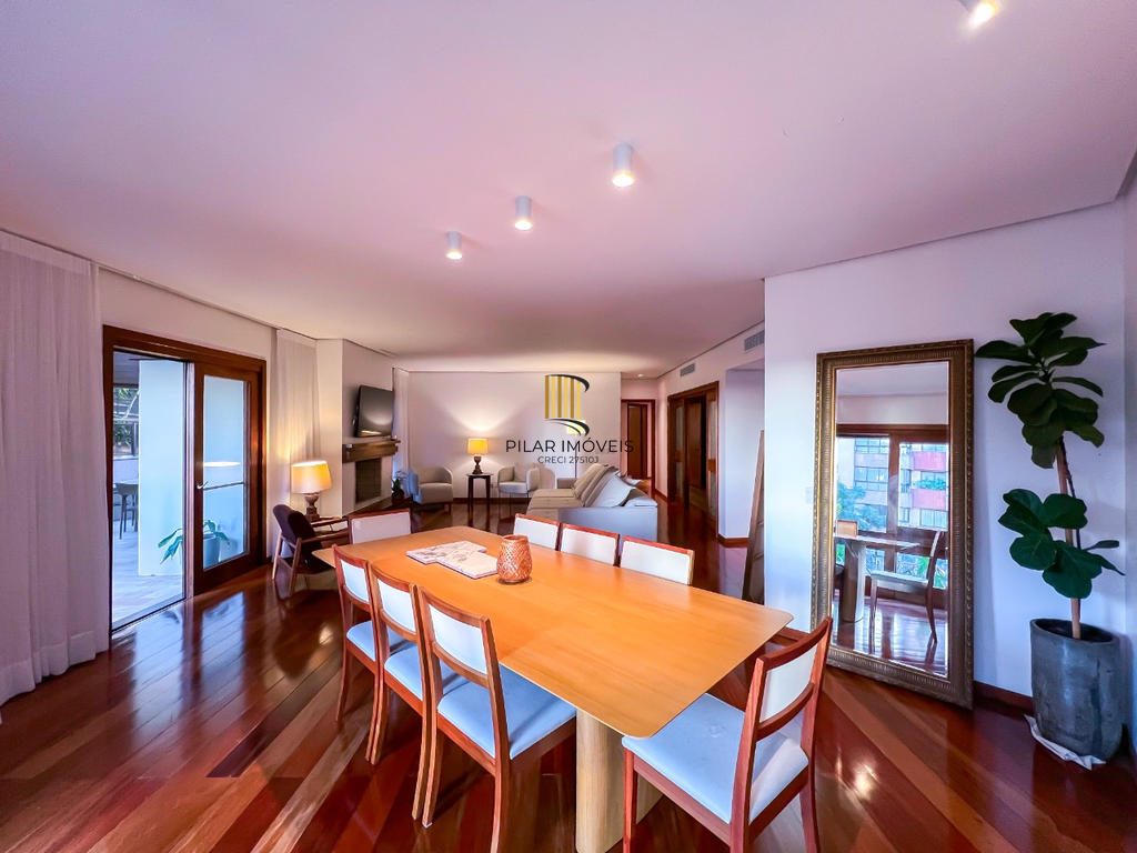 Apartamento 4 dormitórios no bairro Moinhos de Vento