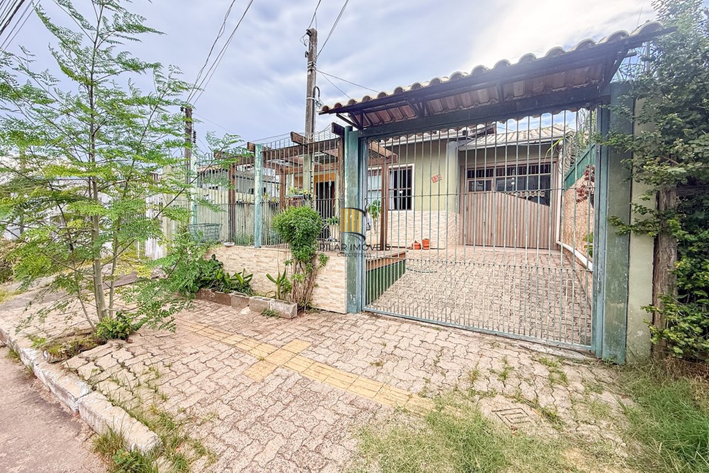 Casa 3 dormitórios no bairro Igara