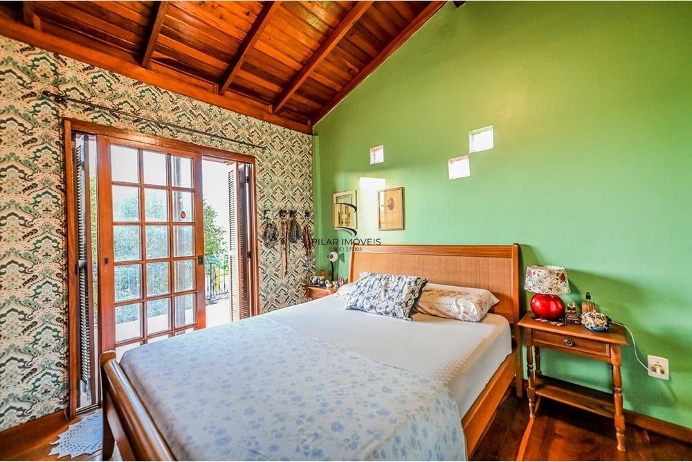 Casa de Condomínio 4 dormitórios no bairro Santa Tereza