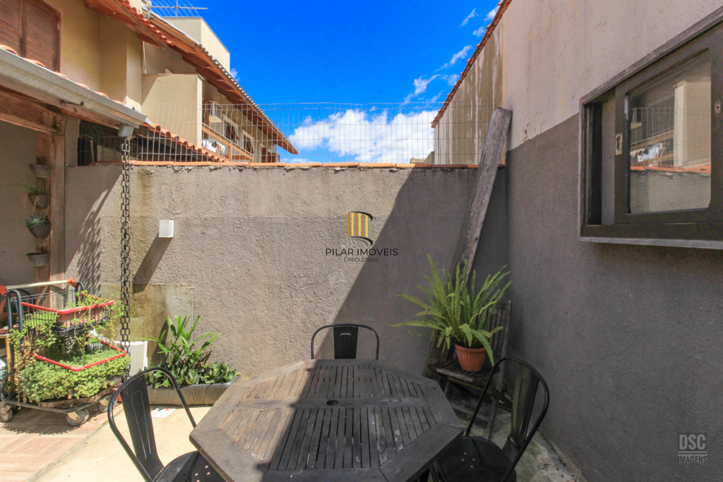 Casa 2 dormitórios no bairro Hípica