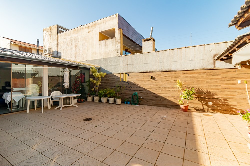 Casa 4 dormitórios no bairro Jardim Planalto