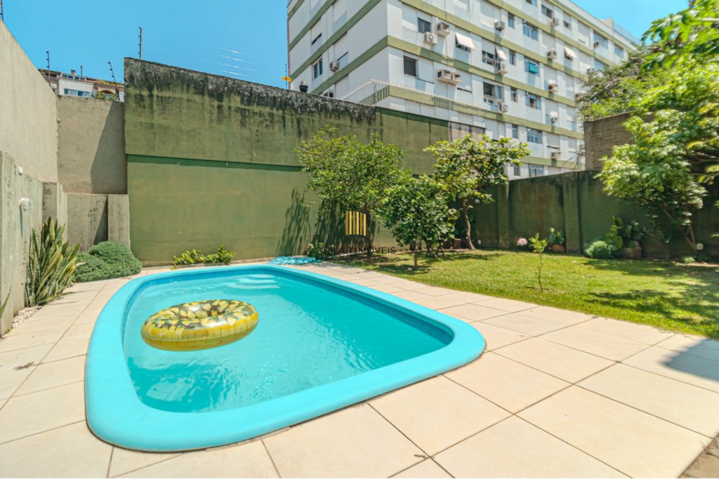 Casa 3 dormitórios no bairro Menino Deus