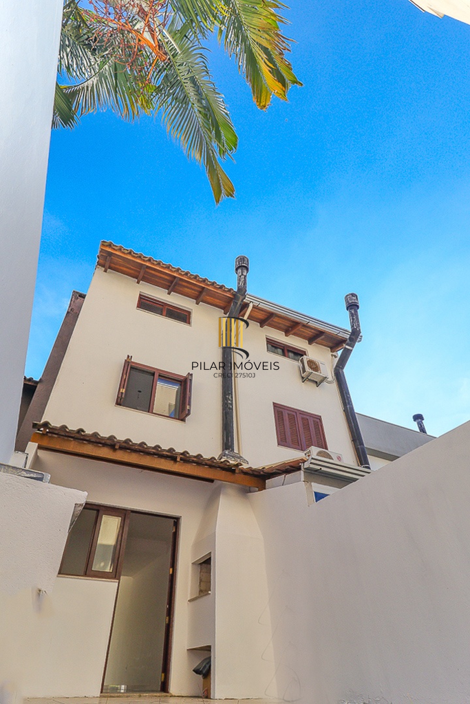 Casa 3 dormitórios no bairro Hípica