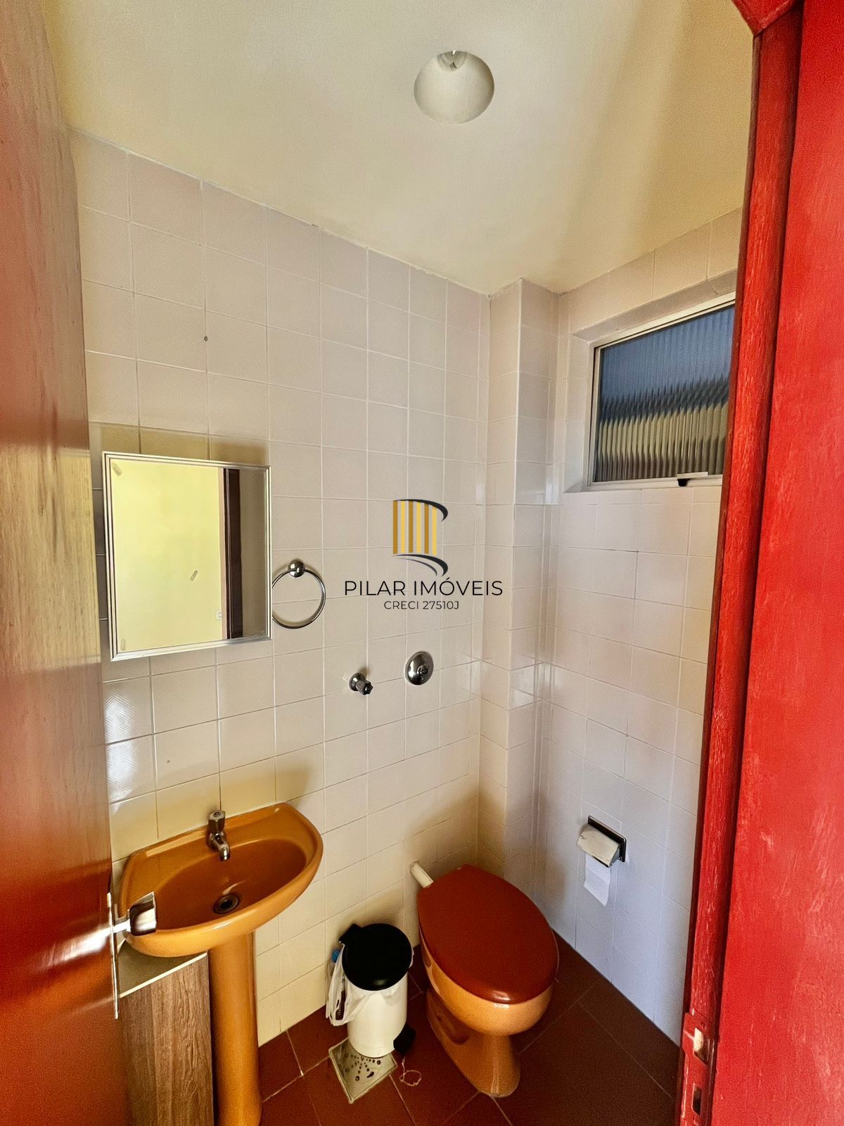 Sala comercial, Av Assis Brasil, 34 m², prédio com elevador, sala com banheiro