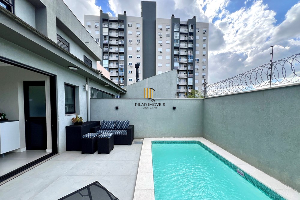 Casa 3 dormitórios no bairro Igara