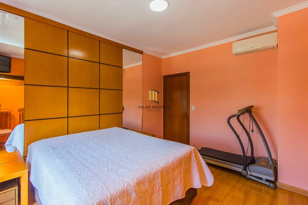 Casa 4 dormitórios no bairro Moinhos de Vento