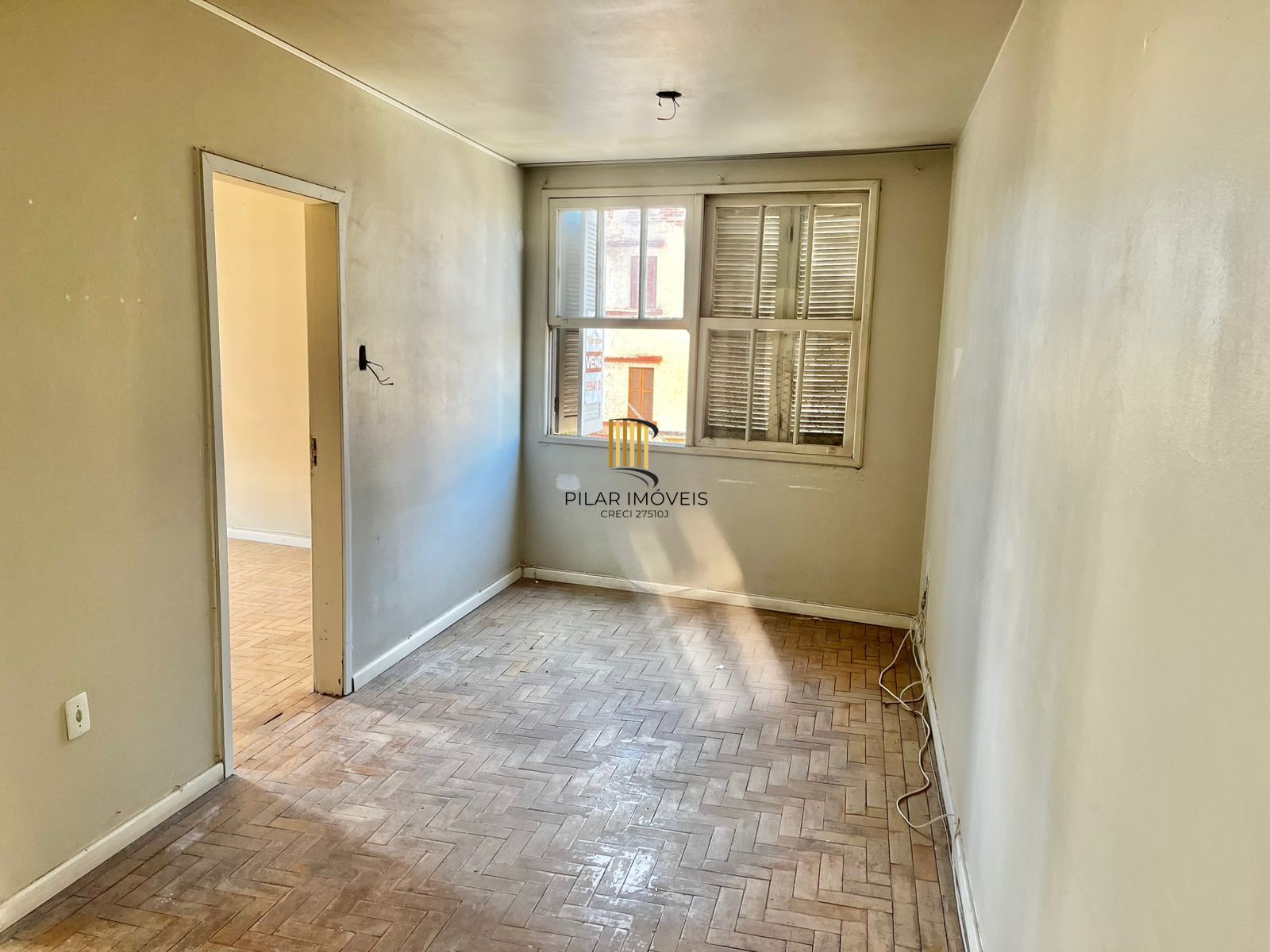 Apto de 01 dorm, no Passo da Areia, 45 m2, 2 lances de escada, ótima localização