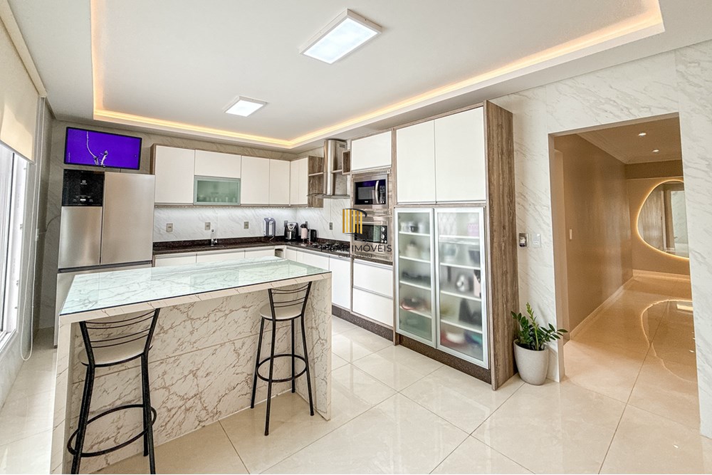 Casa 3 dormitórios no bairro Igara