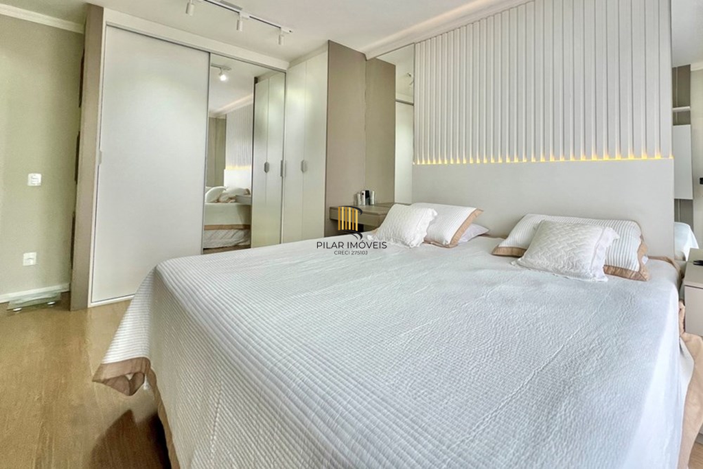 Casa 3 dormitórios no bairro Igara