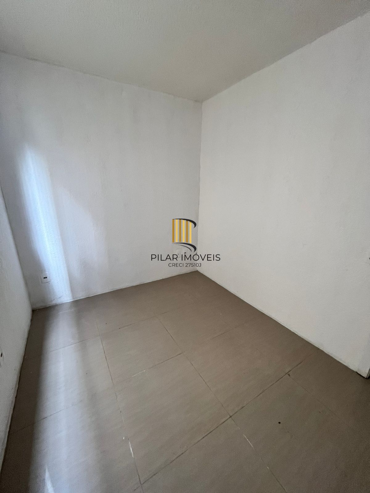 Apto 2 Dormitórios, Térreo, Sala, Cozinha, Banheiro, 01 vaga garagem-rotativa